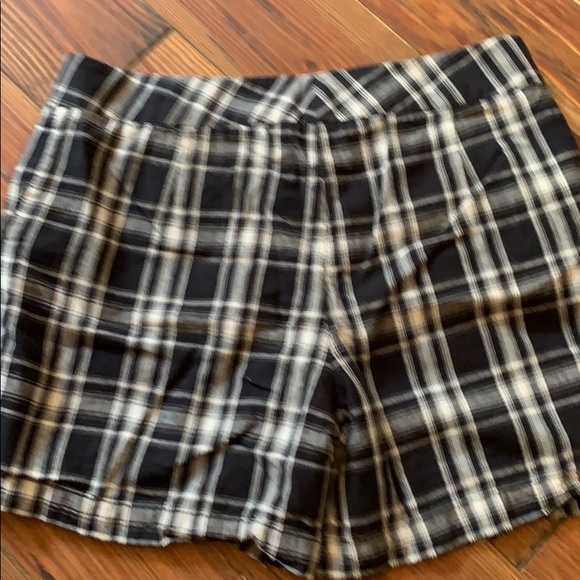 Tommy Bahama plaid linen shorts 8 - Picture 5 of 5